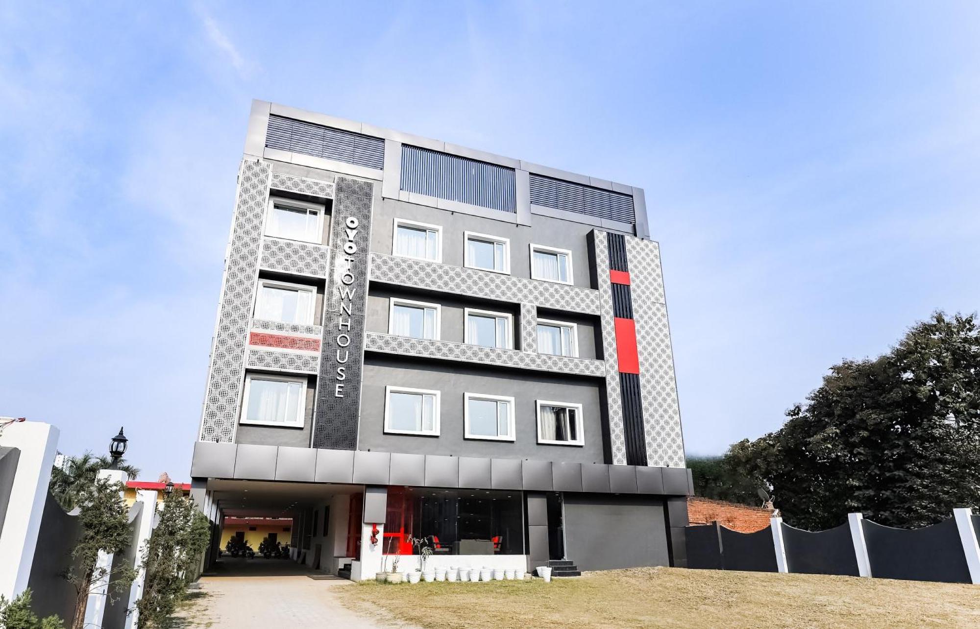 Townhouse Prithvi Resort Near Phoenix Palassio Lucknow Exterior photo
