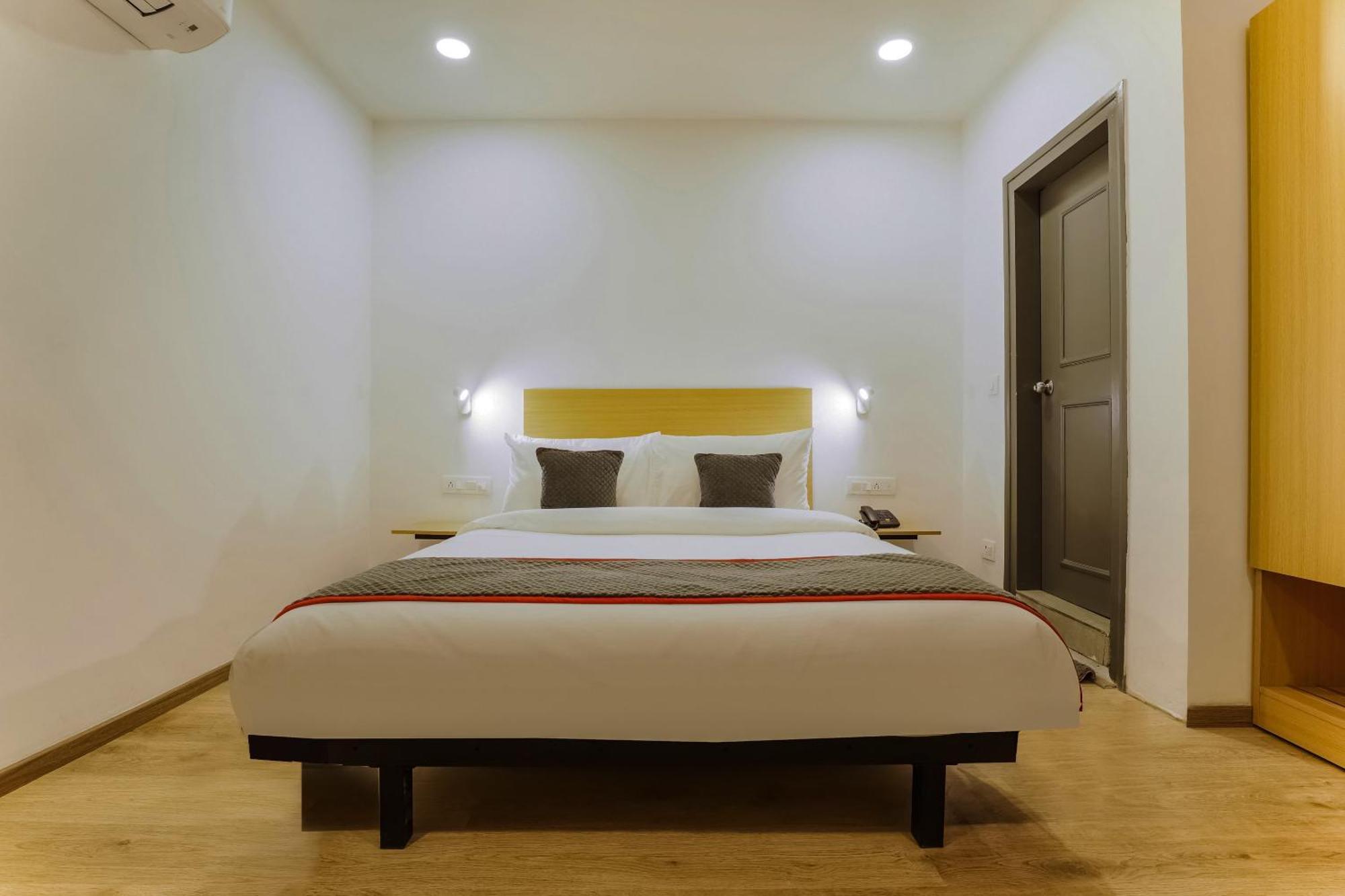 Townhouse Prithvi Resort Near Phoenix Palassio Lucknow Exterior photo