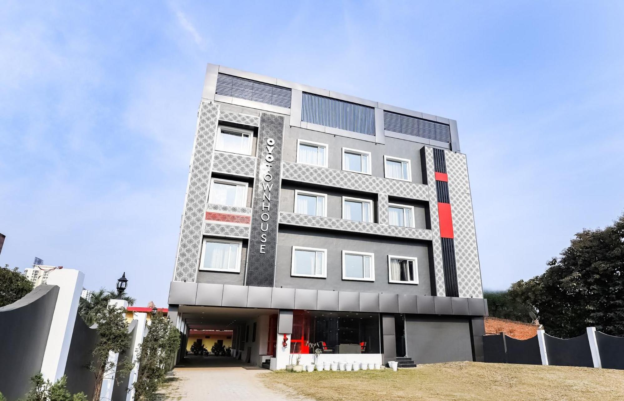 Townhouse Prithvi Resort Near Phoenix Palassio Lucknow Exterior photo